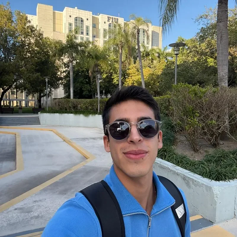 Asdruval Calle, estudiante AUP · Florida International University